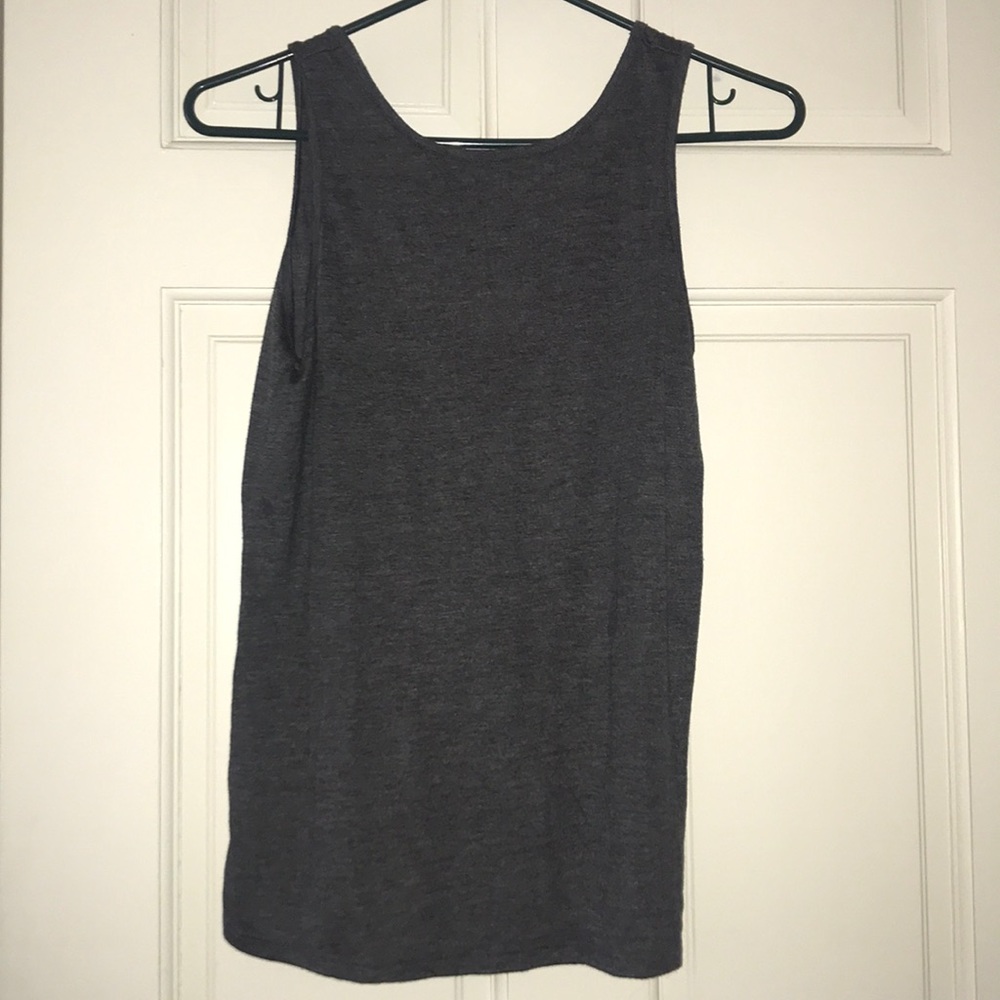 Simple gray tank